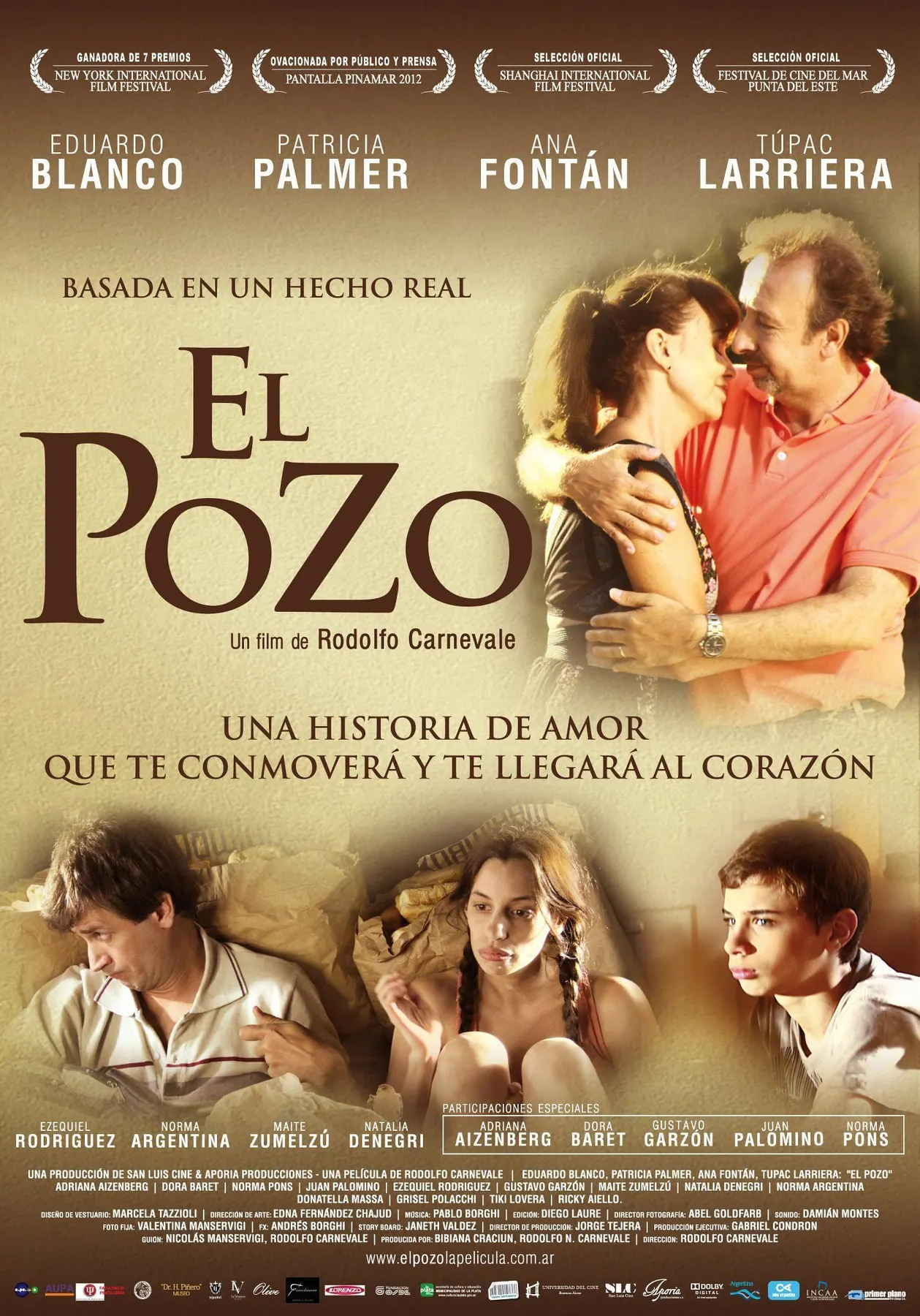 Afiche oficial de El pozo (2012), con el elenco principal y los reconocimientos internacionales